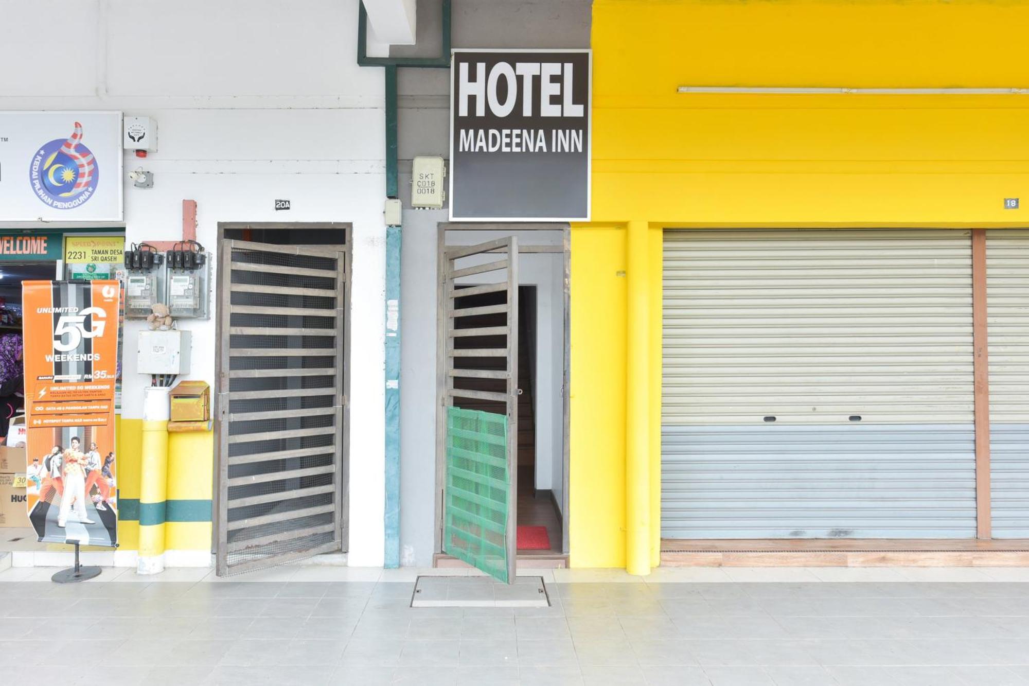 Oyo 90869 Hotel Madeena Inn Sepang Exterior foto