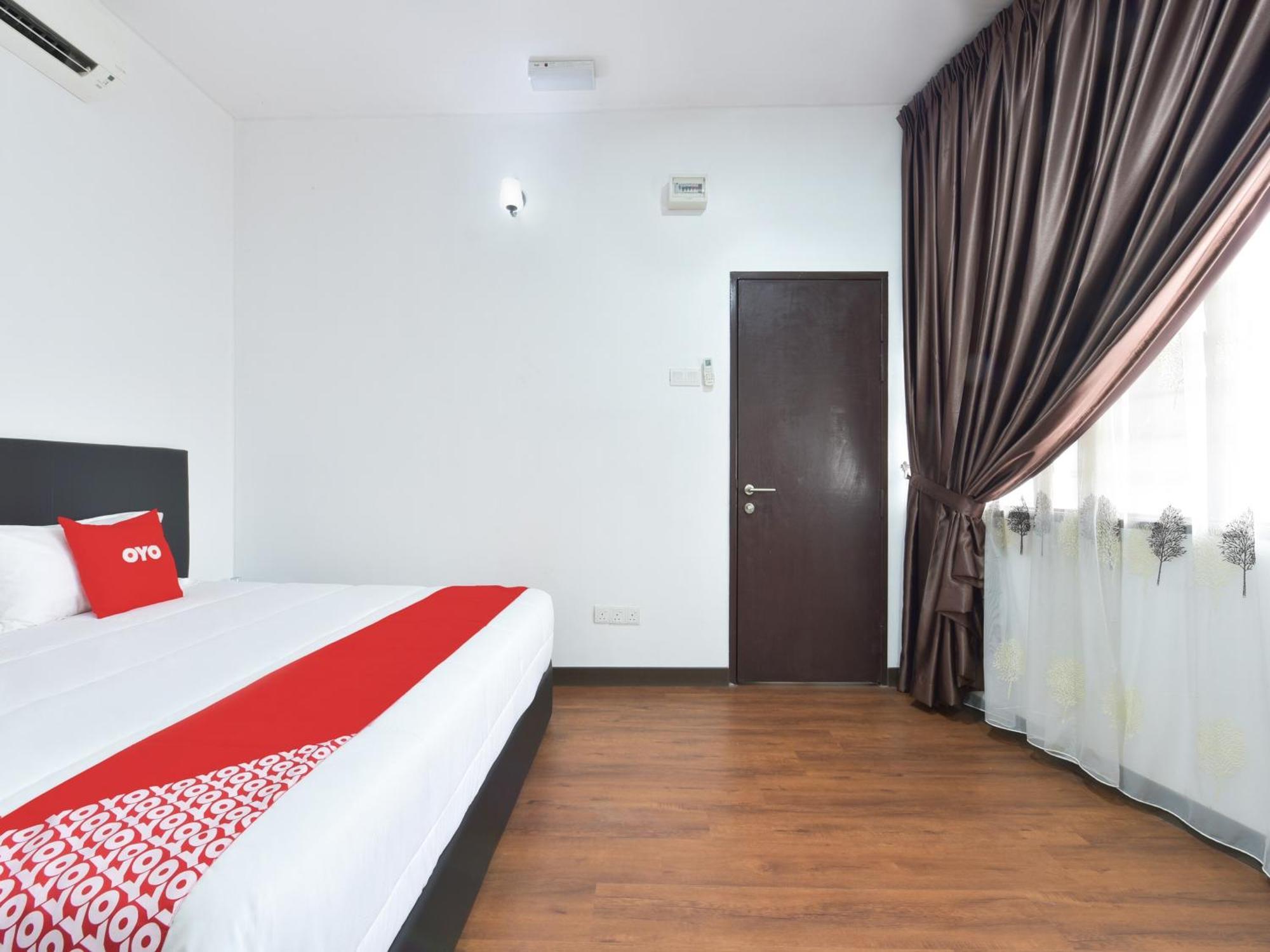 Oyo 90869 Hotel Madeena Inn Sepang Exterior foto